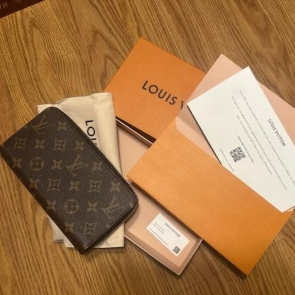 Louis Vuitton Women's Wallet
